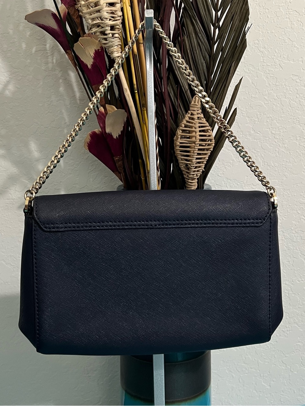 kate spade navy shoulder bag with gold chain strap - Picture 2 of 6